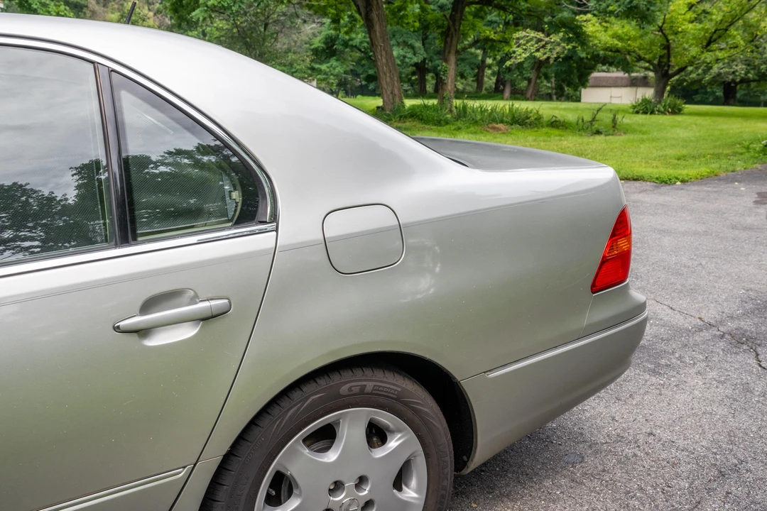 2003 Lexus LS 3rd Gen - Image 28 of 31