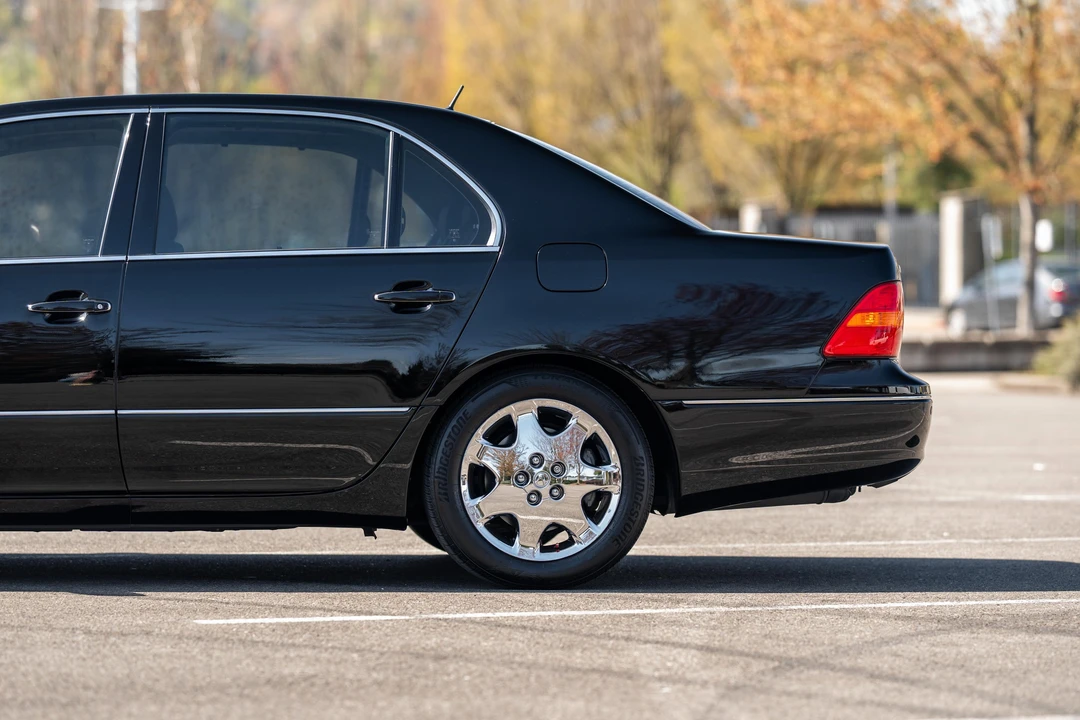2003 Lexus LS 3rd Gen - Image 29 of 31