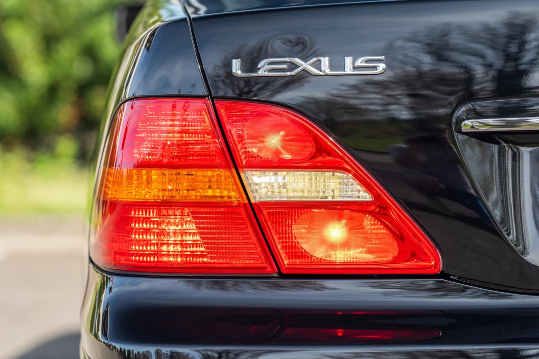 2003 Lexus LS 3rd Gen - Image 31 of 31