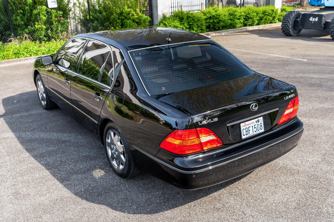 2003 Lexus LS 3rd Gen - Image 9 of 31