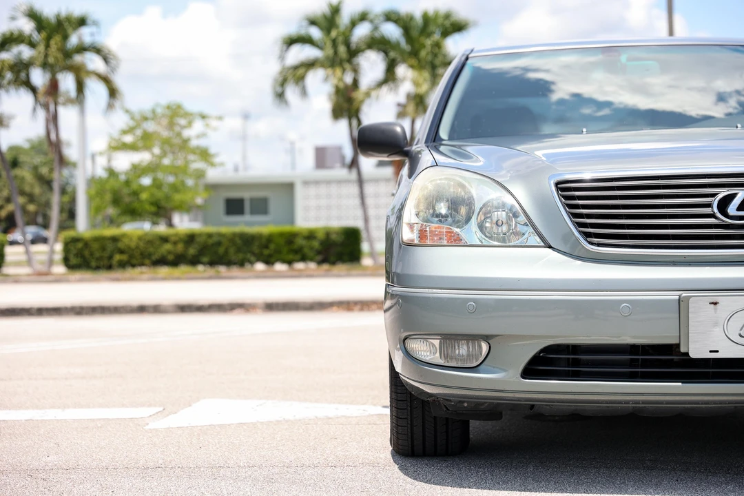 2003 Lexus LS 3rd Gen - Image 17 of 31