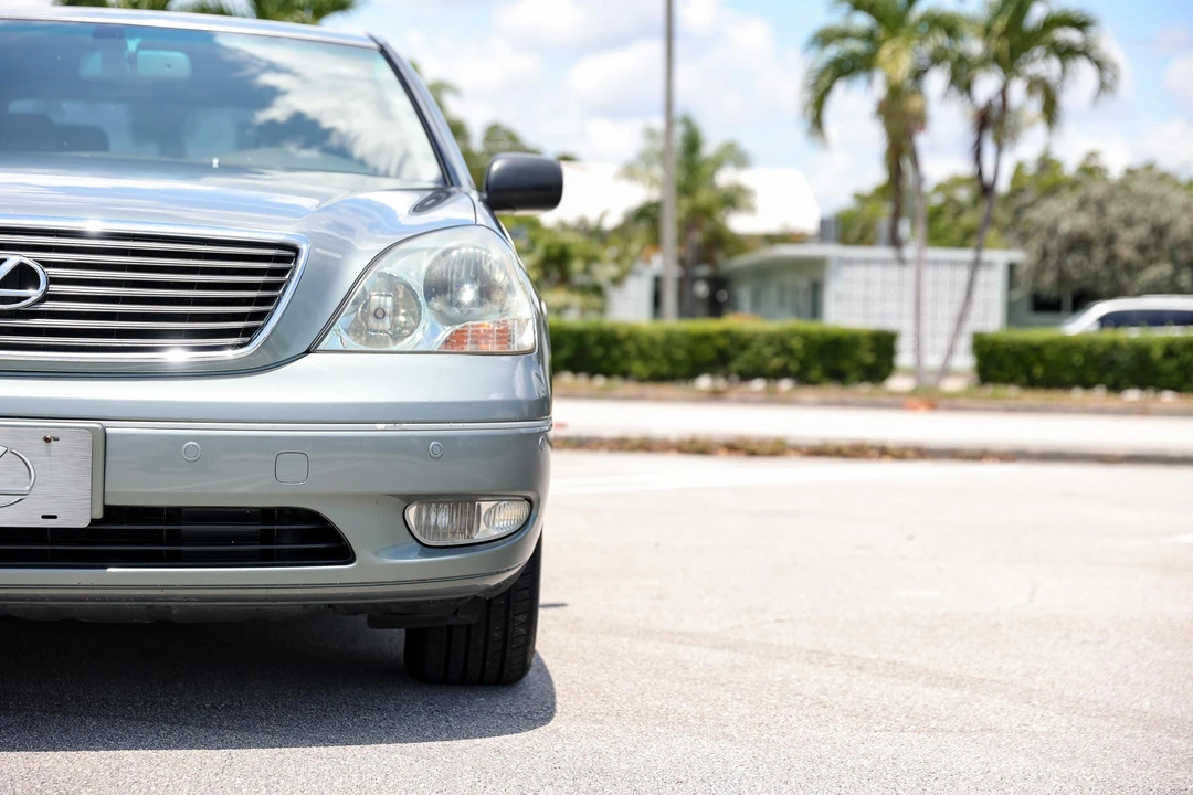 2003 Lexus LS 3rd Gen - Image 19 of 31