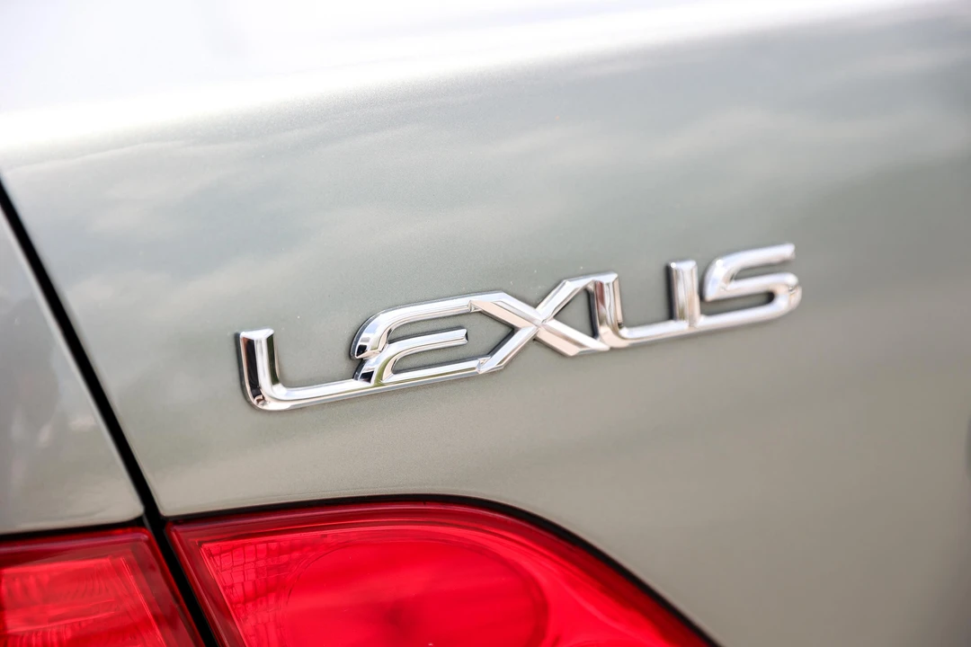 2003 Lexus LS 3rd Gen - Image 28 of 31
