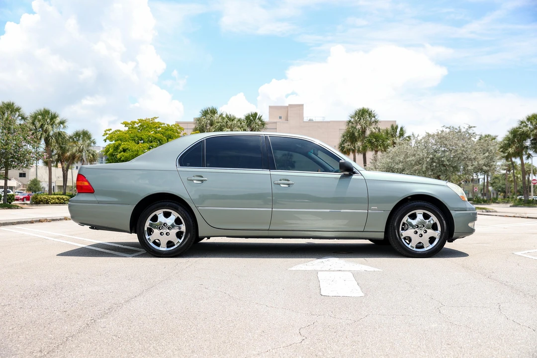 2003 Lexus LS 3rd Gen - Image 10 of 31