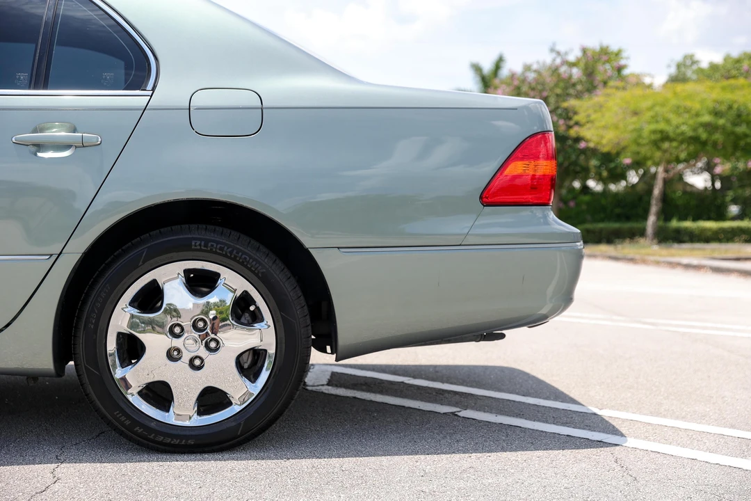 2003 Lexus LS 3rd Gen - Image 13 of 31