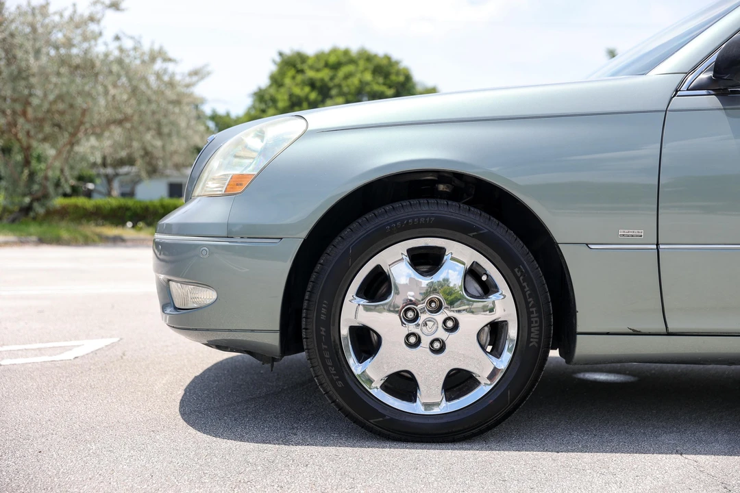 2003 Lexus LS 3rd Gen - Image 12 of 31