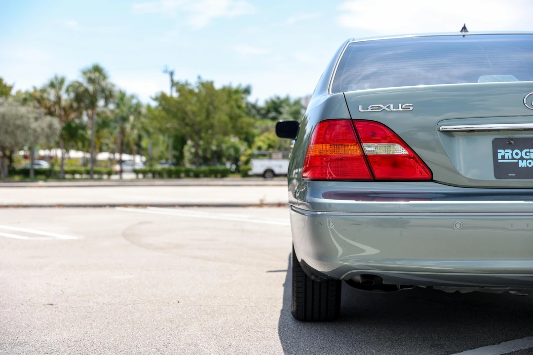 2003 Lexus LS 3rd Gen - Image 29 of 31