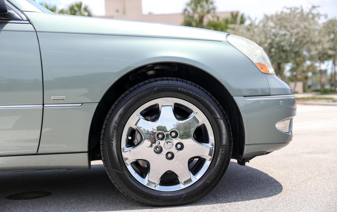 2003 Lexus LS 3rd Gen - Image 15 of 31