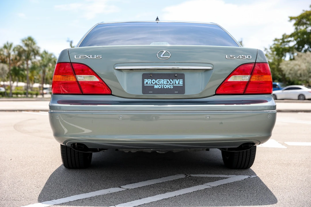 2003 Lexus LS 3rd Gen - Image 9 of 31