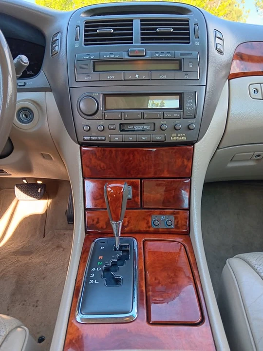 2003 Lexus LS 3rd Gen - Image 5 of 13