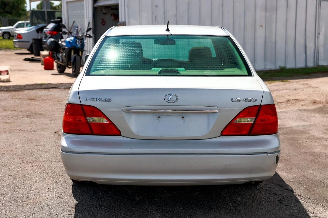 2003 Lexus LS 3rd Gen - Image 9 of 21