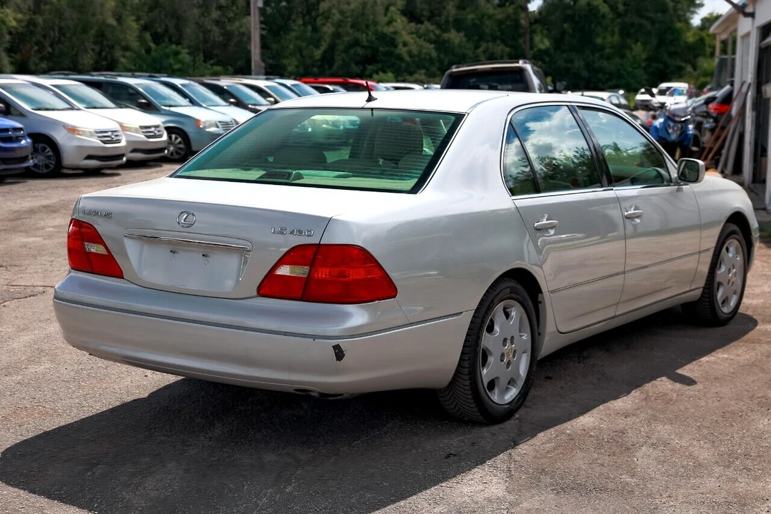 2003 Lexus LS 3rd Gen - Image 11 of 21