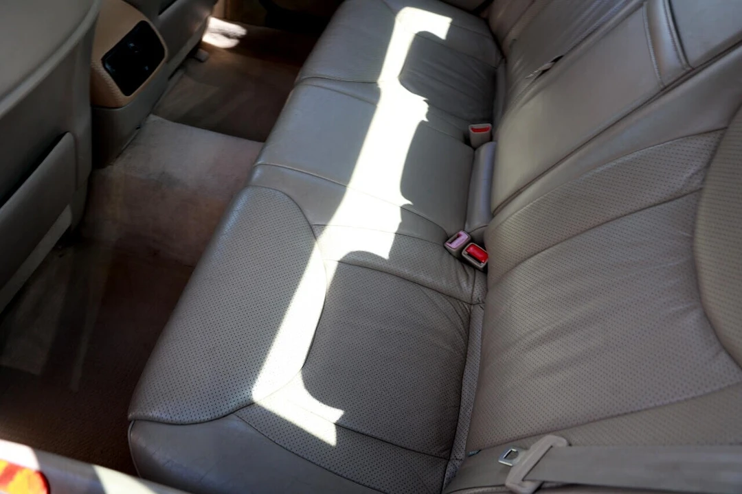 2003 Lexus LS 3rd Gen - Image 10 of 21