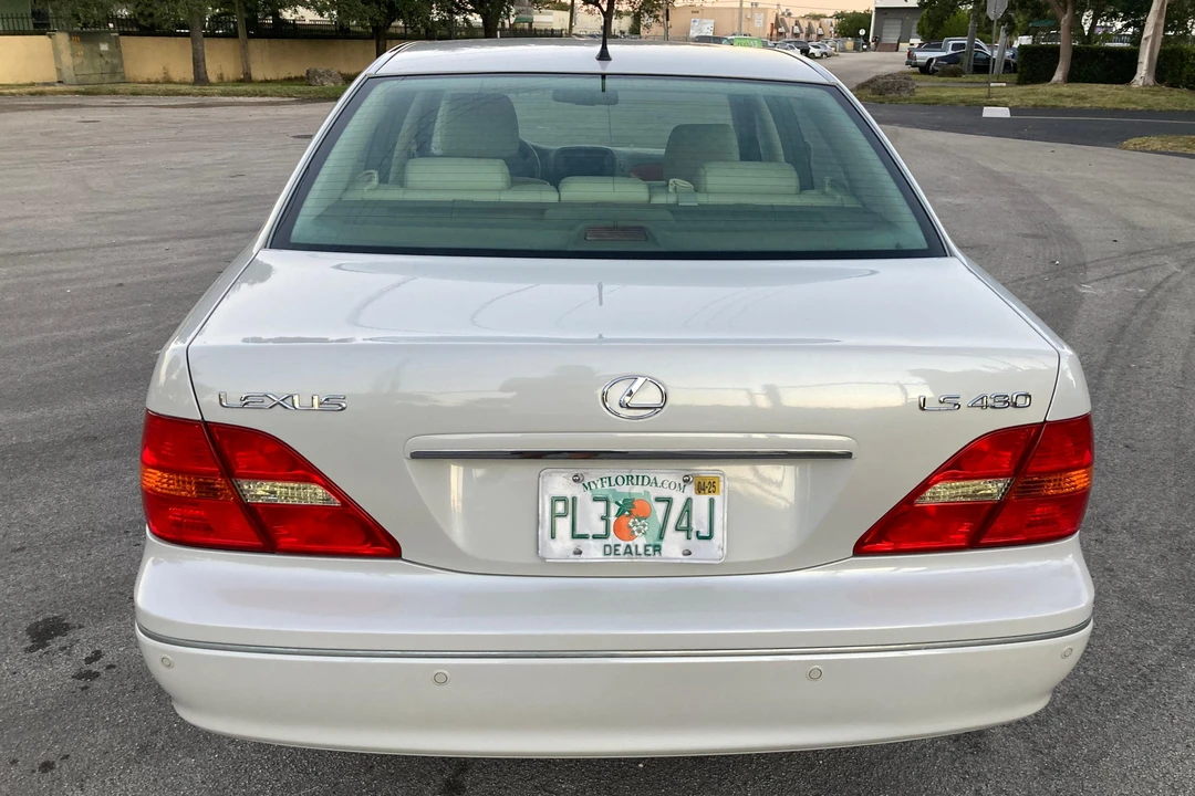 2003 Lexus LS 3rd Gen - Image 5 of 31