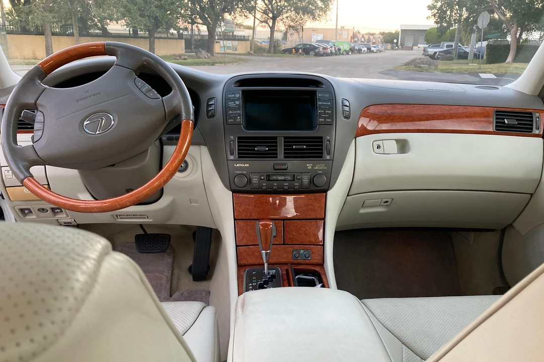2003 Lexus LS 3rd Gen - Image 29 of 31