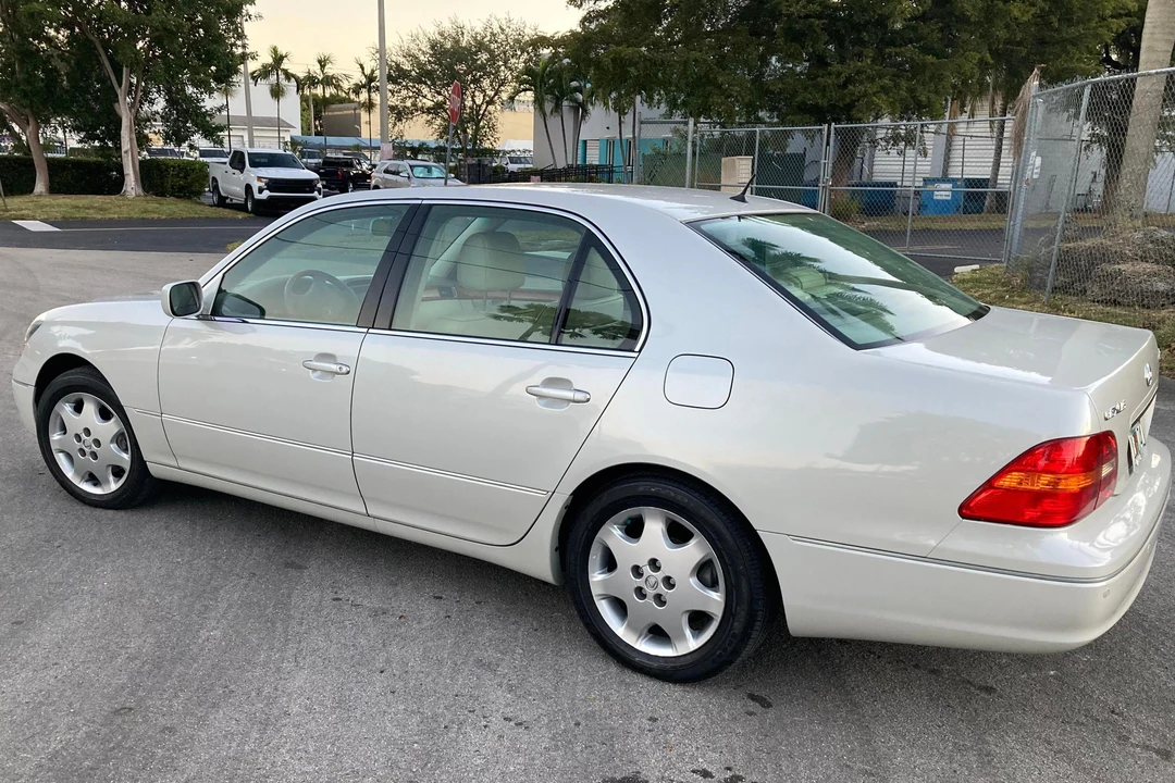 2003 Lexus LS 3rd Gen - Image 4 of 31