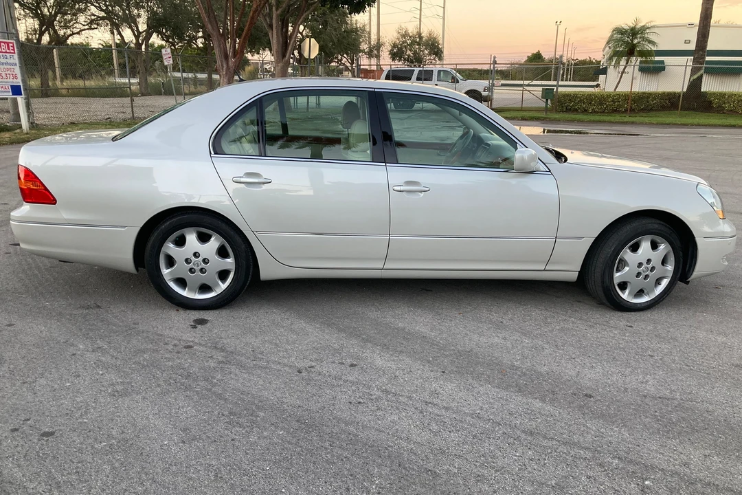 2003 Lexus LS 3rd Gen - Image 13 of 31