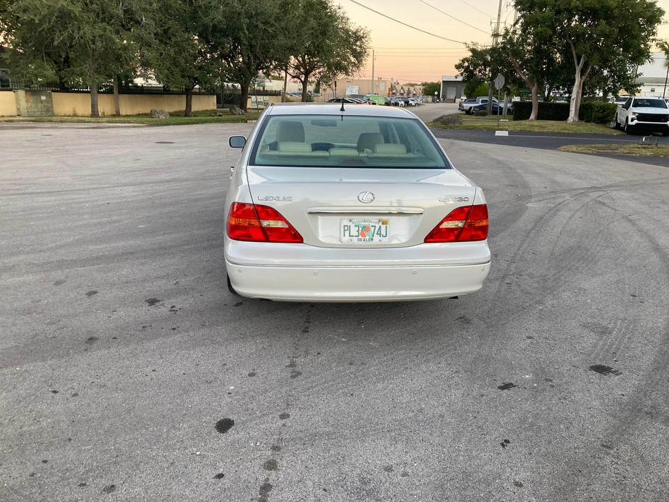 2003 Lexus LS 3rd Gen - Image 10 of 31