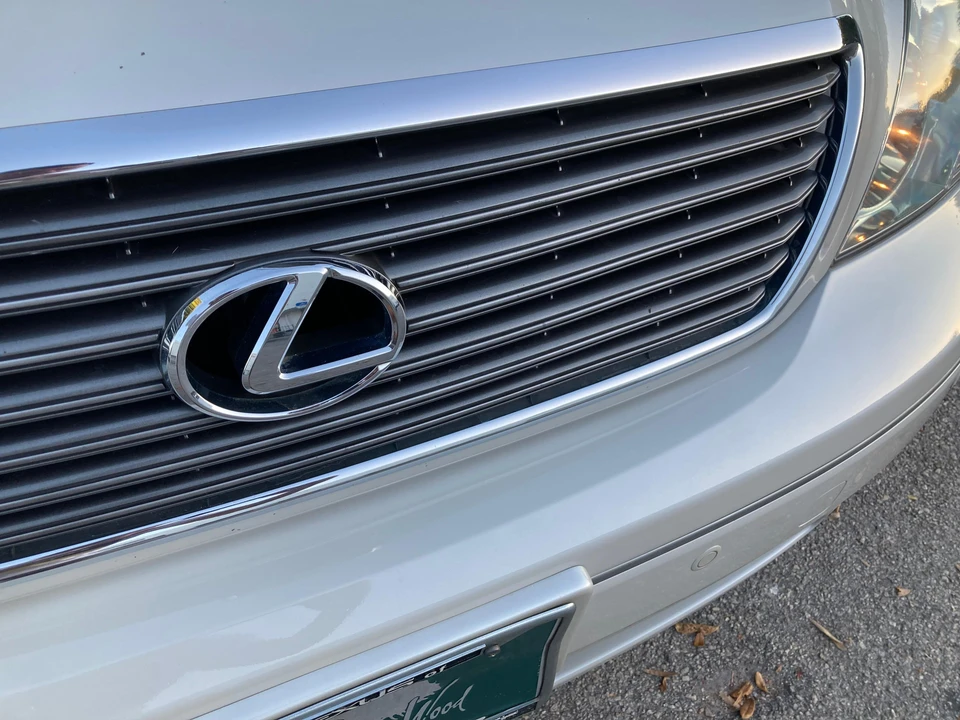 2003 Lexus LS 3rd Gen - Image 19 of 31