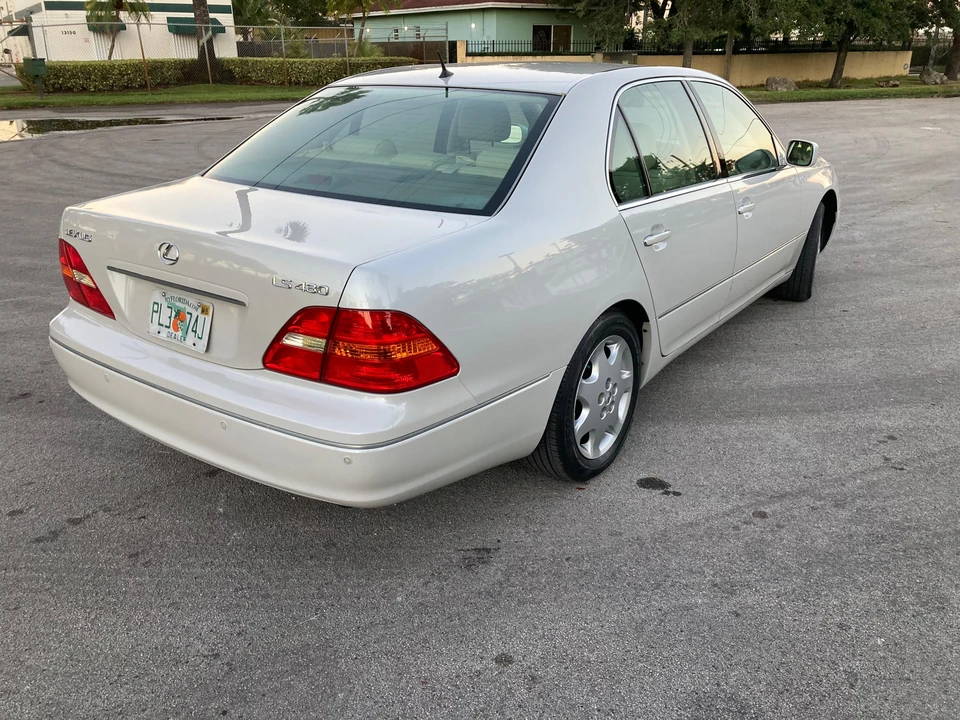 2003 Lexus LS 3rd Gen - Image 11 of 31