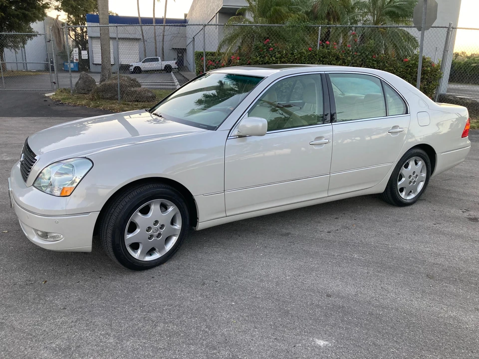 2003 Lexus LS 3rd Gen - Image 7 of 31