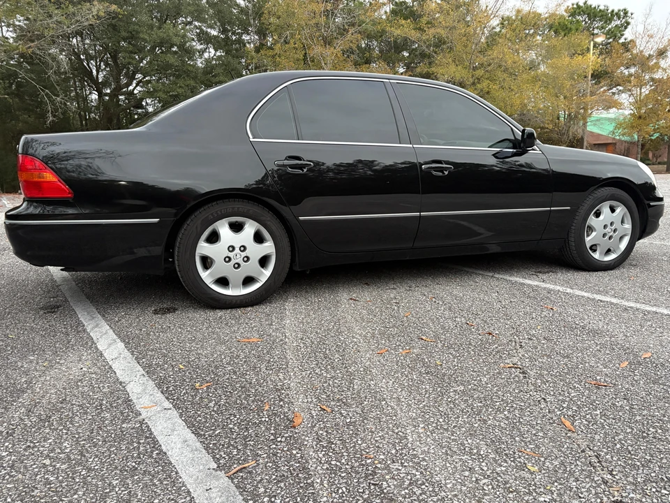 2003 Lexus LS 3rd Gen - Image 23 of 31