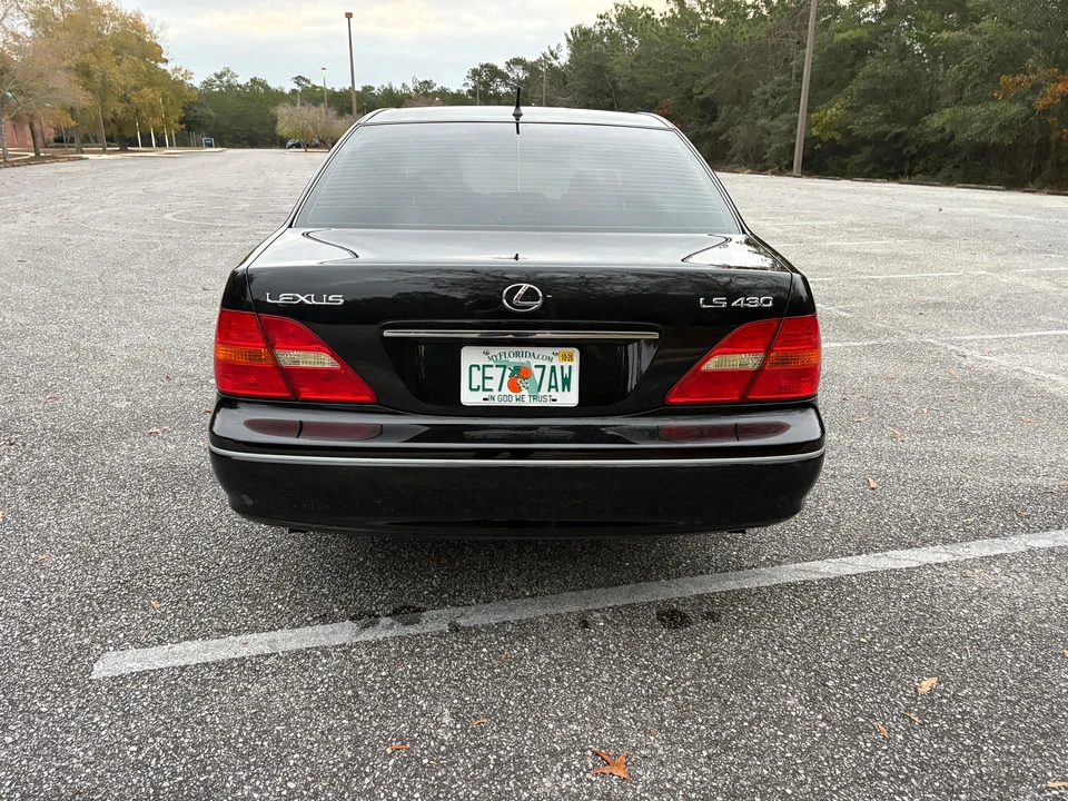 2003 Lexus LS 3rd Gen - Image 18 of 31