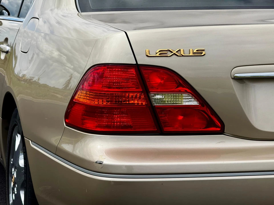 2003 Lexus LS 3rd Gen - Image 13 of 31