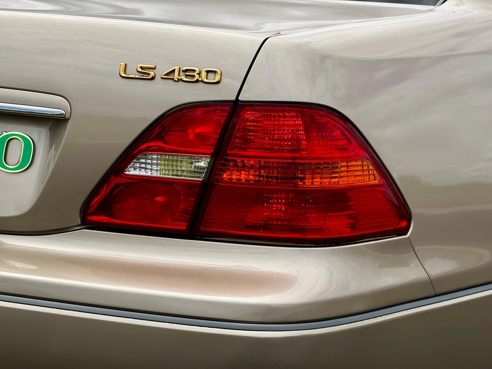 2003 Lexus LS 3rd Gen - Image 14 of 31