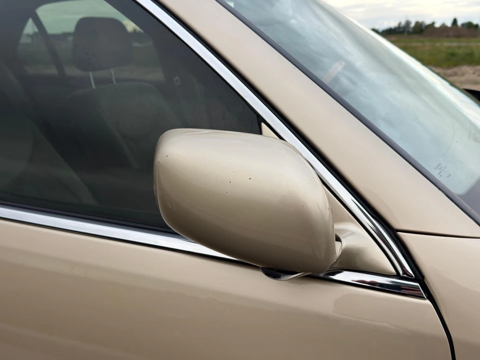2003 Lexus LS 3rd Gen - Image 16 of 31