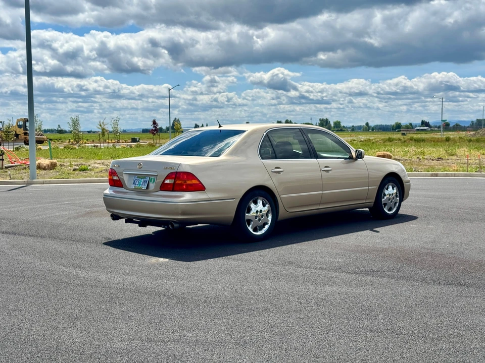 2003 Lexus LS 3rd Gen - Image 7 of 31