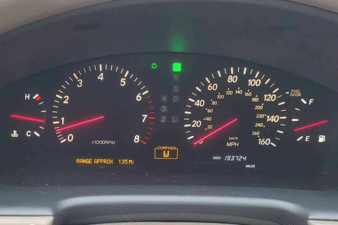 2003 Lexus LS 3rd Gen - Image 26 of 31