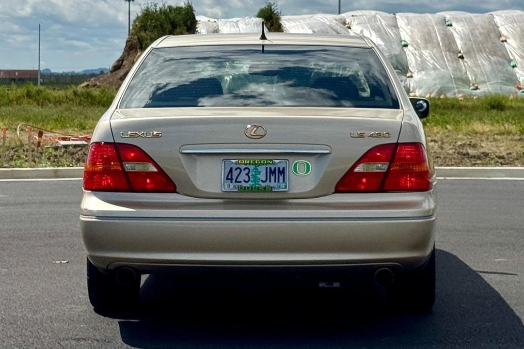2003 Lexus LS 3rd Gen - Image 5 of 31