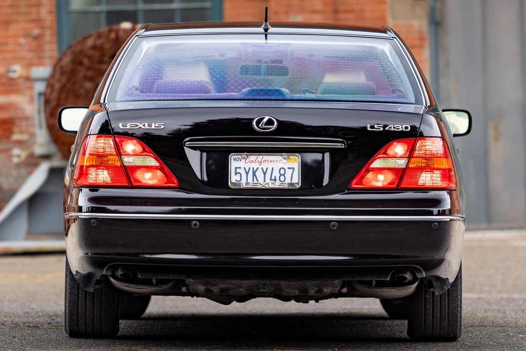 2003 Lexus LS 3rd Gen - Image 5 of 31