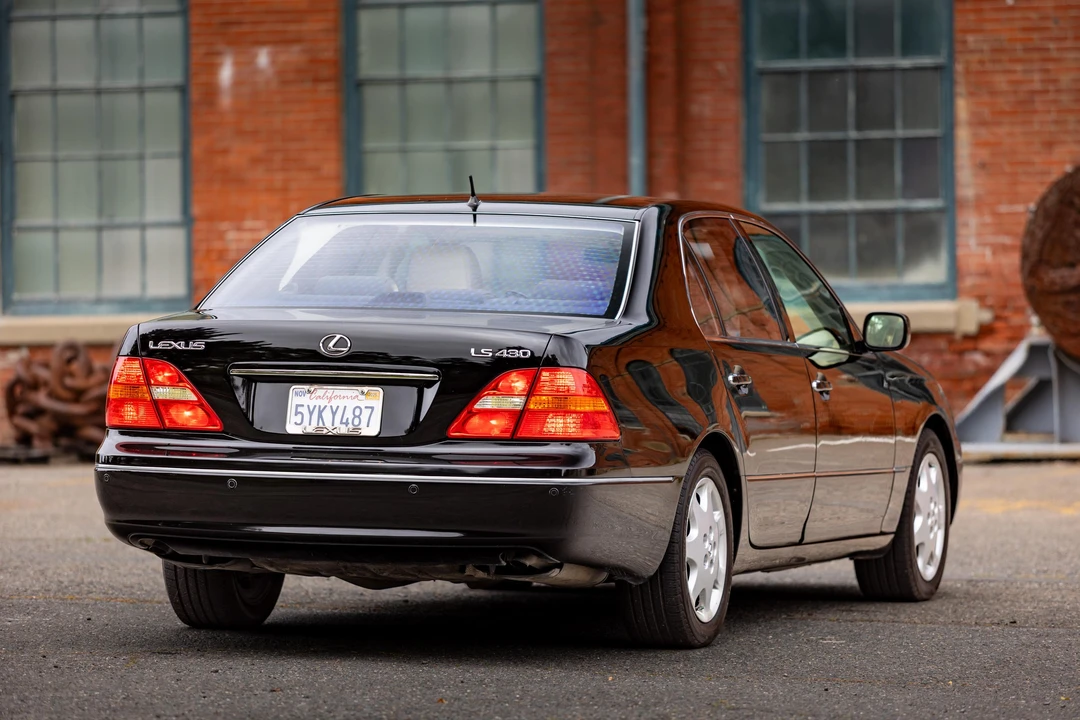 2003 Lexus LS 3rd Gen - Image 25 of 31