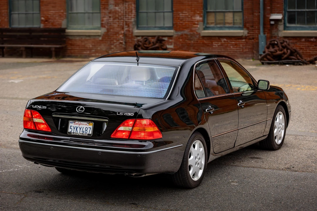 2003 Lexus LS 3rd Gen - Image 26 of 31