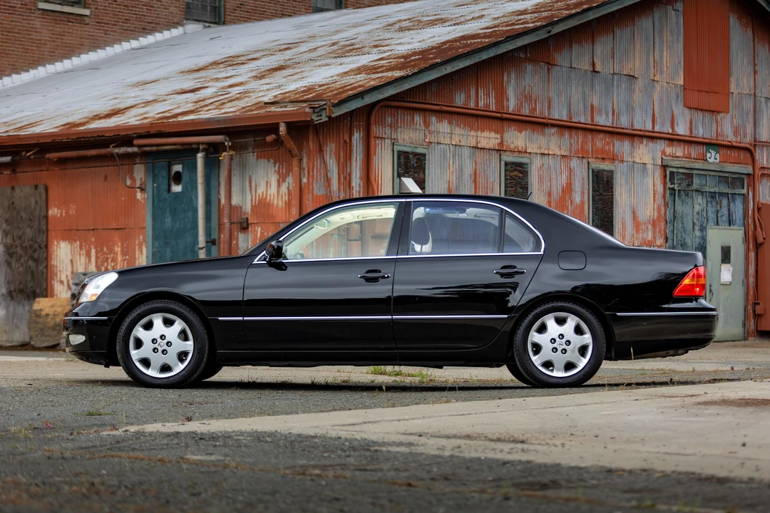 2003 Lexus LS 3rd Gen - Image 19 of 31