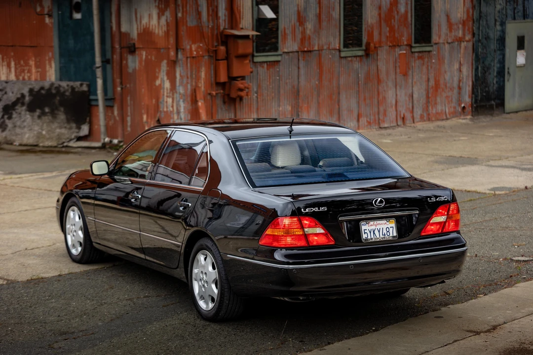 2003 Lexus LS 3rd Gen - Image 24 of 31