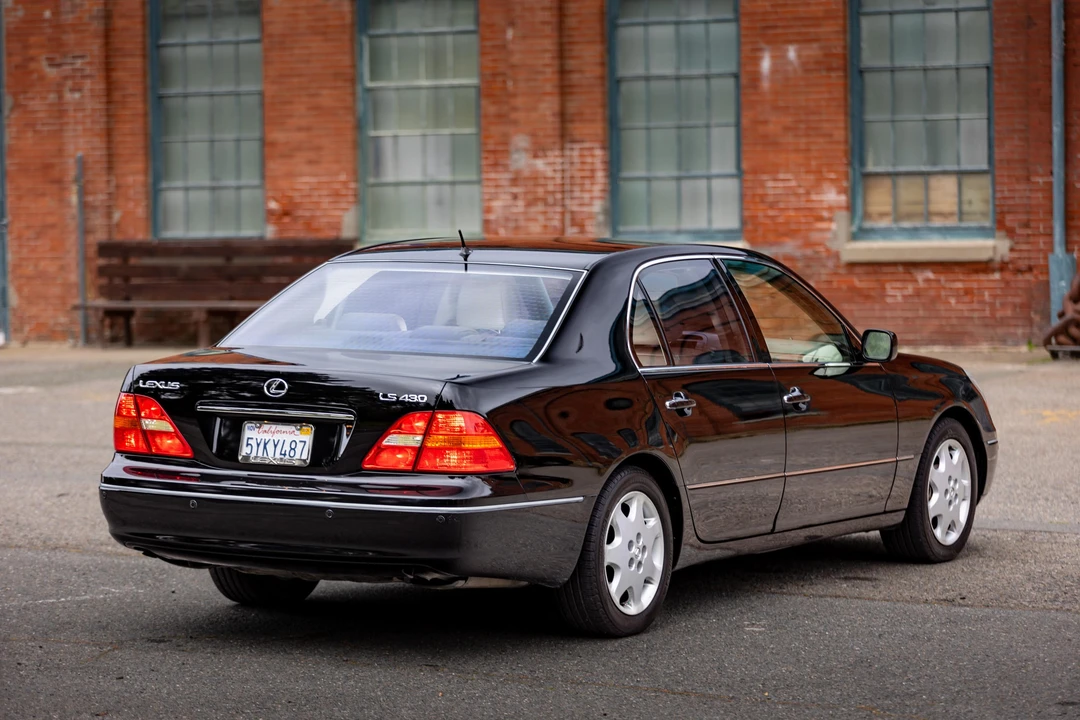2003 Lexus LS 3rd Gen - Image 28 of 31