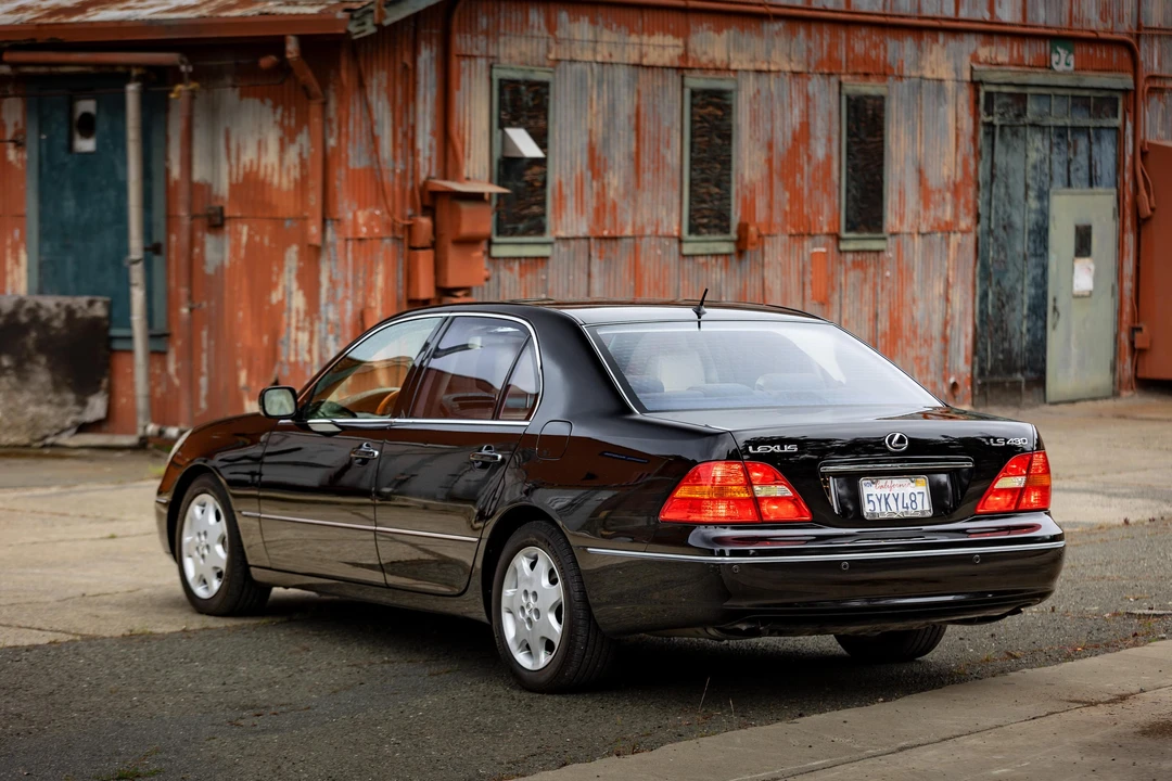 2003 Lexus LS 3rd Gen - Image 23 of 31