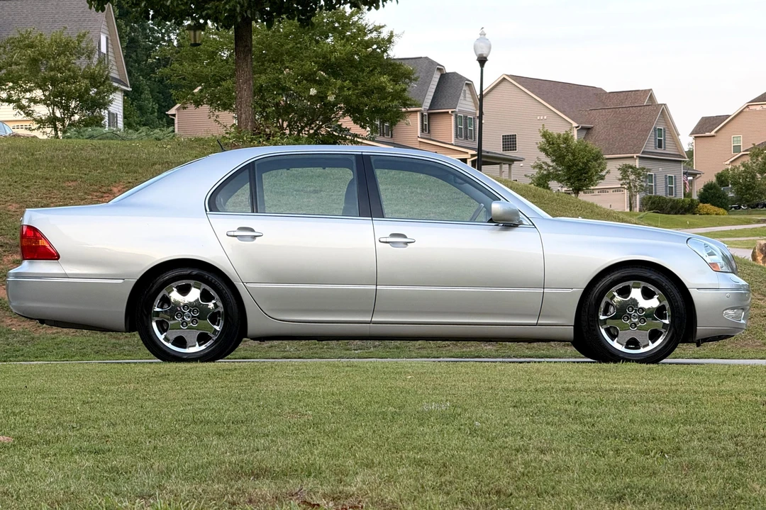 2003 Lexus LS 3rd Gen - Image 3 of 31