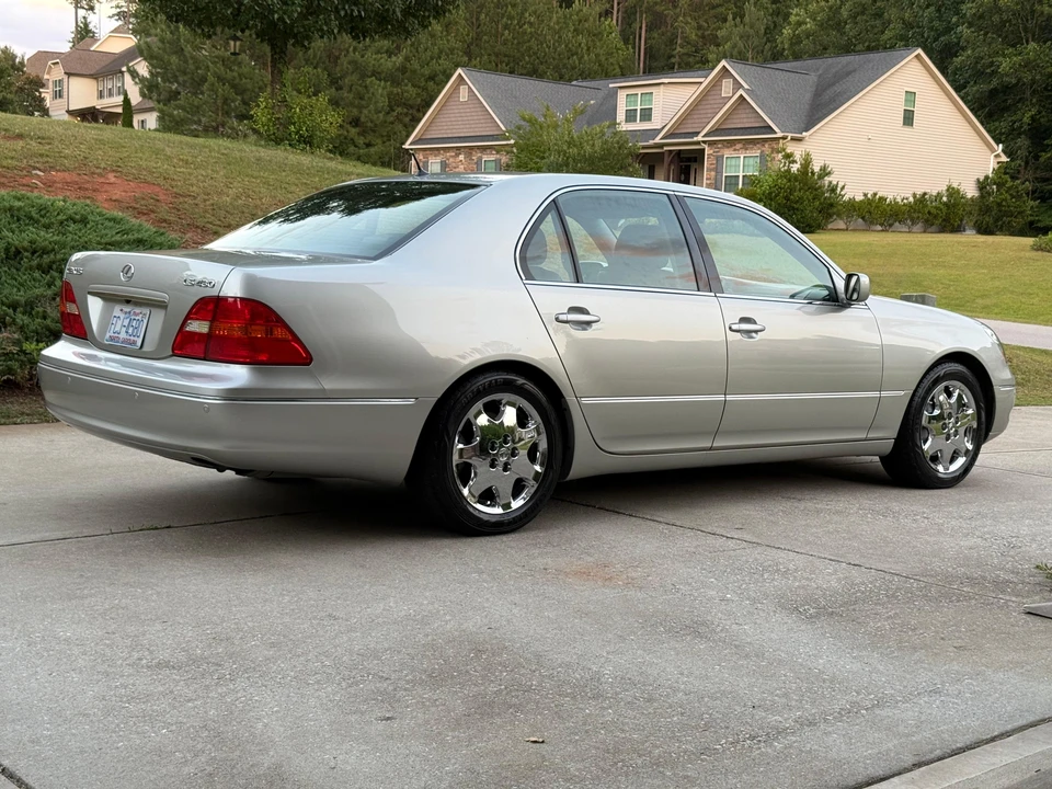2003 Lexus LS 3rd Gen - Image 16 of 31