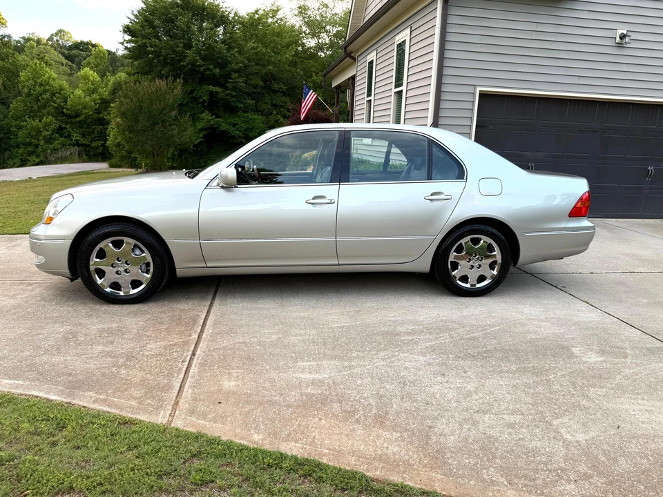 2003 Lexus LS 3rd Gen - Image 10 of 31
