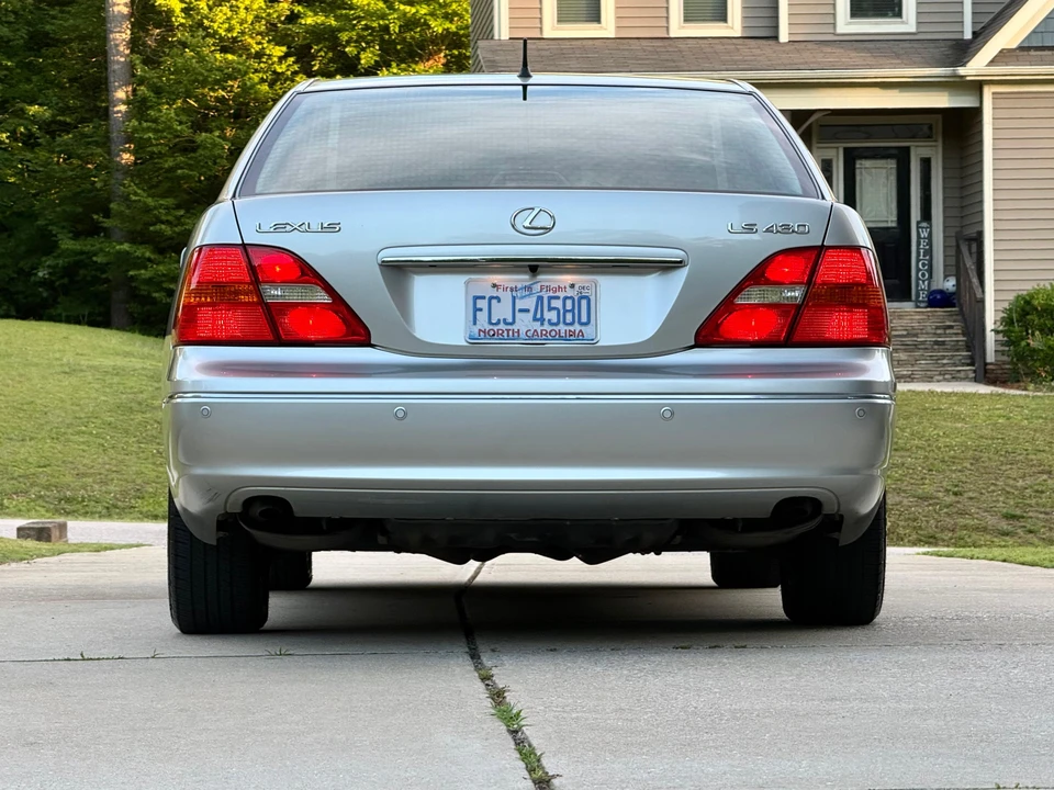 2003 Lexus LS 3rd Gen - Image 14 of 31