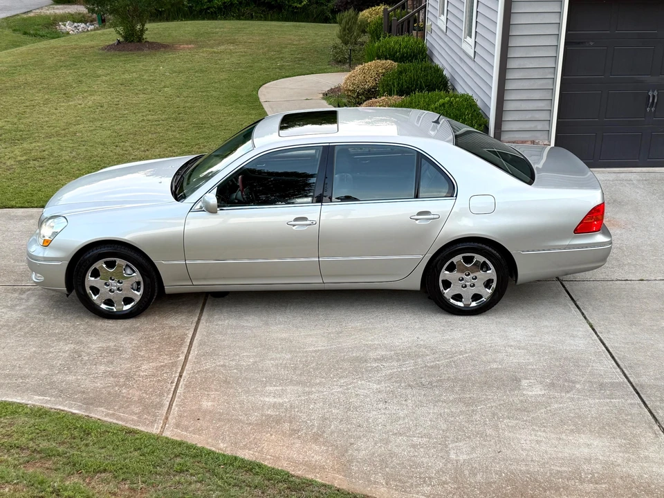 2003 Lexus LS 3rd Gen - Image 9 of 31