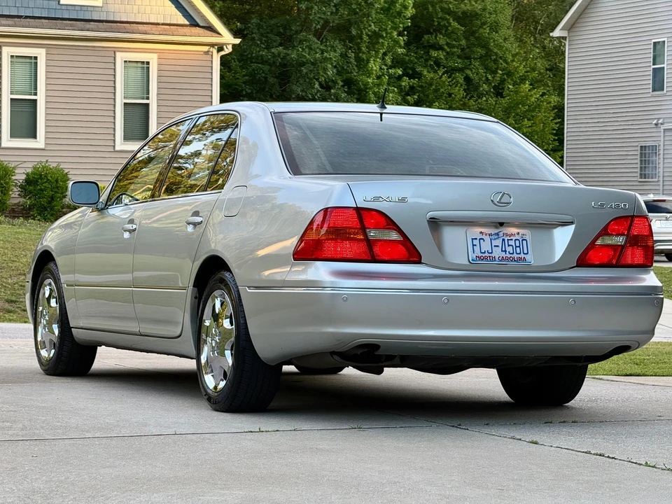 2003 Lexus LS 3rd Gen - Image 12 of 31
