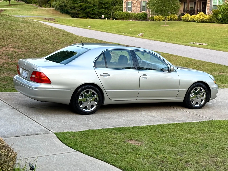 2003 Lexus LS 3rd Gen - Image 17 of 31