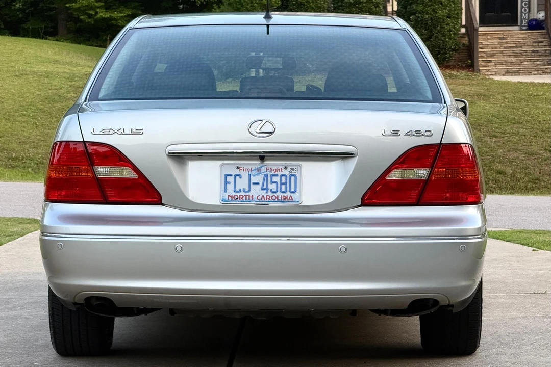 2003 Lexus LS 3rd Gen - Image 5 of 31