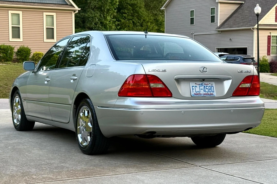 2003 Lexus LS 3rd Gen - Image 4 of 31