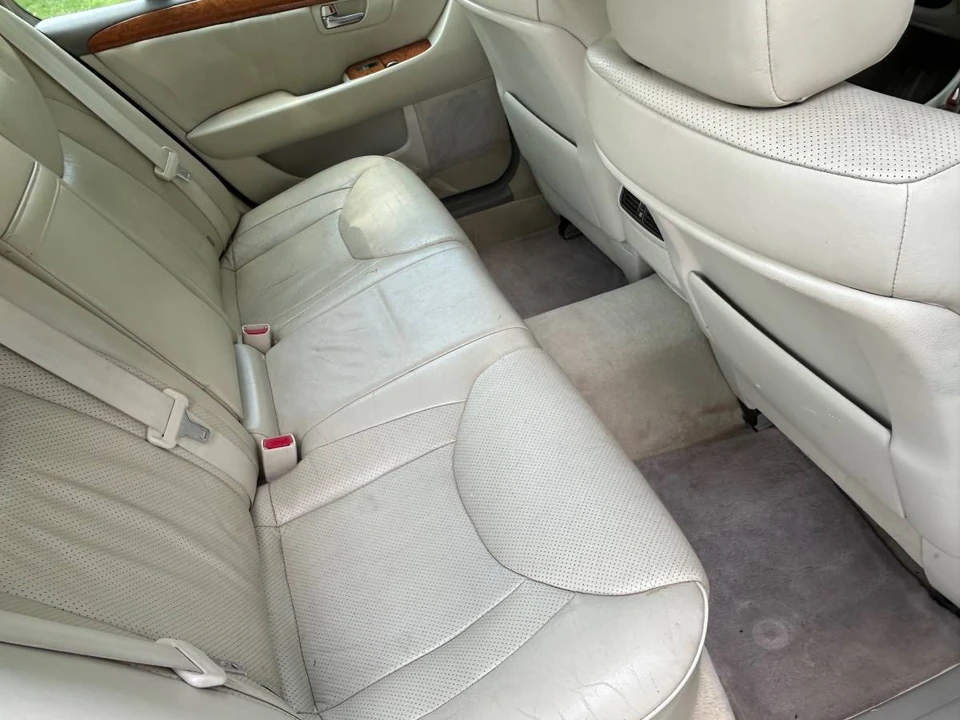 2003 Lexus LS 3rd Gen - Image 7 of 10
